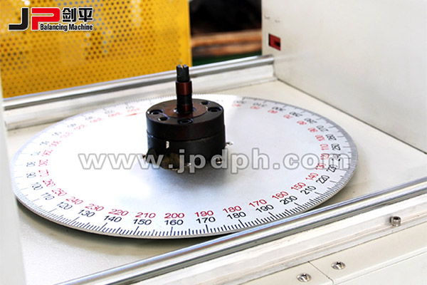 滑動安全罩平衡機(jī)-局部