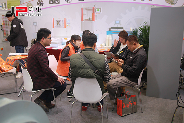 上海劍平動平衡機驚艷亮相中國制冷展現(xiàn)場