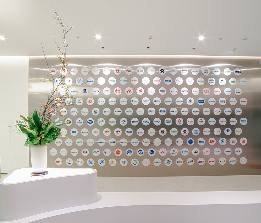 平衡機(jī)logo墻